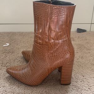 Lulus pointed heeled boots with snake/crocodile/alligator faux skin